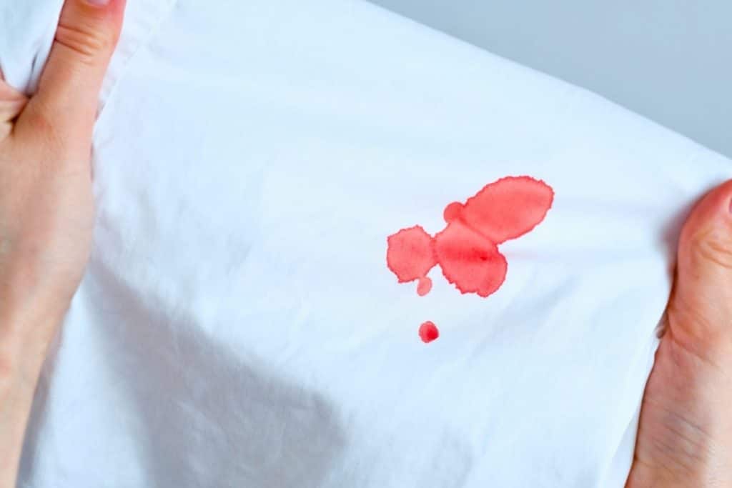 Comment enlever une tache de sang sur drap en 5 minutes